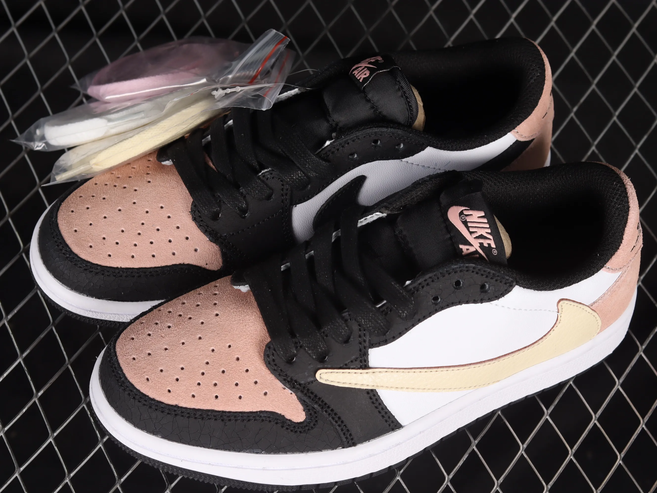 All Categories Air Jordan Jordan Series Basketball Shoes Air Jordan 1 Low Travis Scott x Air Jordan 1 AJ1 Joe 1 Overhead Low Basketball Shoes CQ4277-995